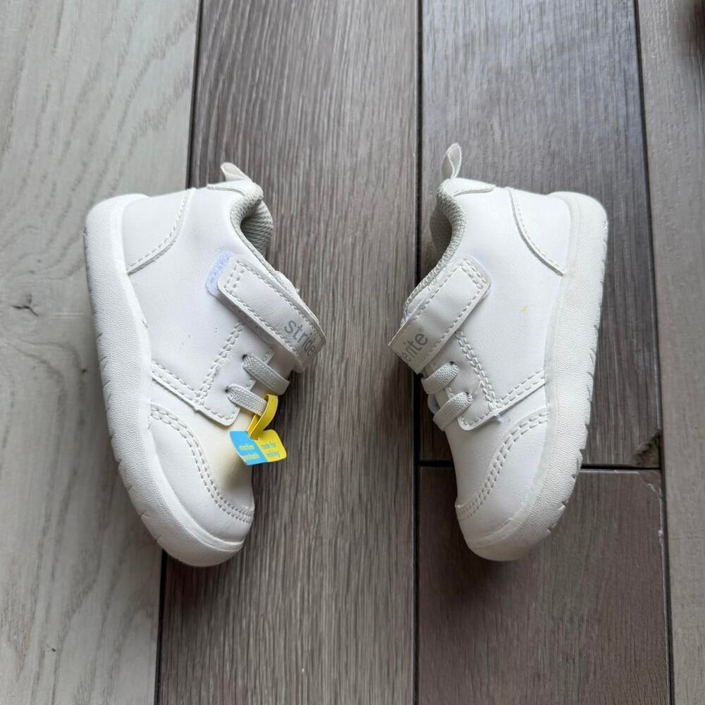 Stride rite toddler sneakers white